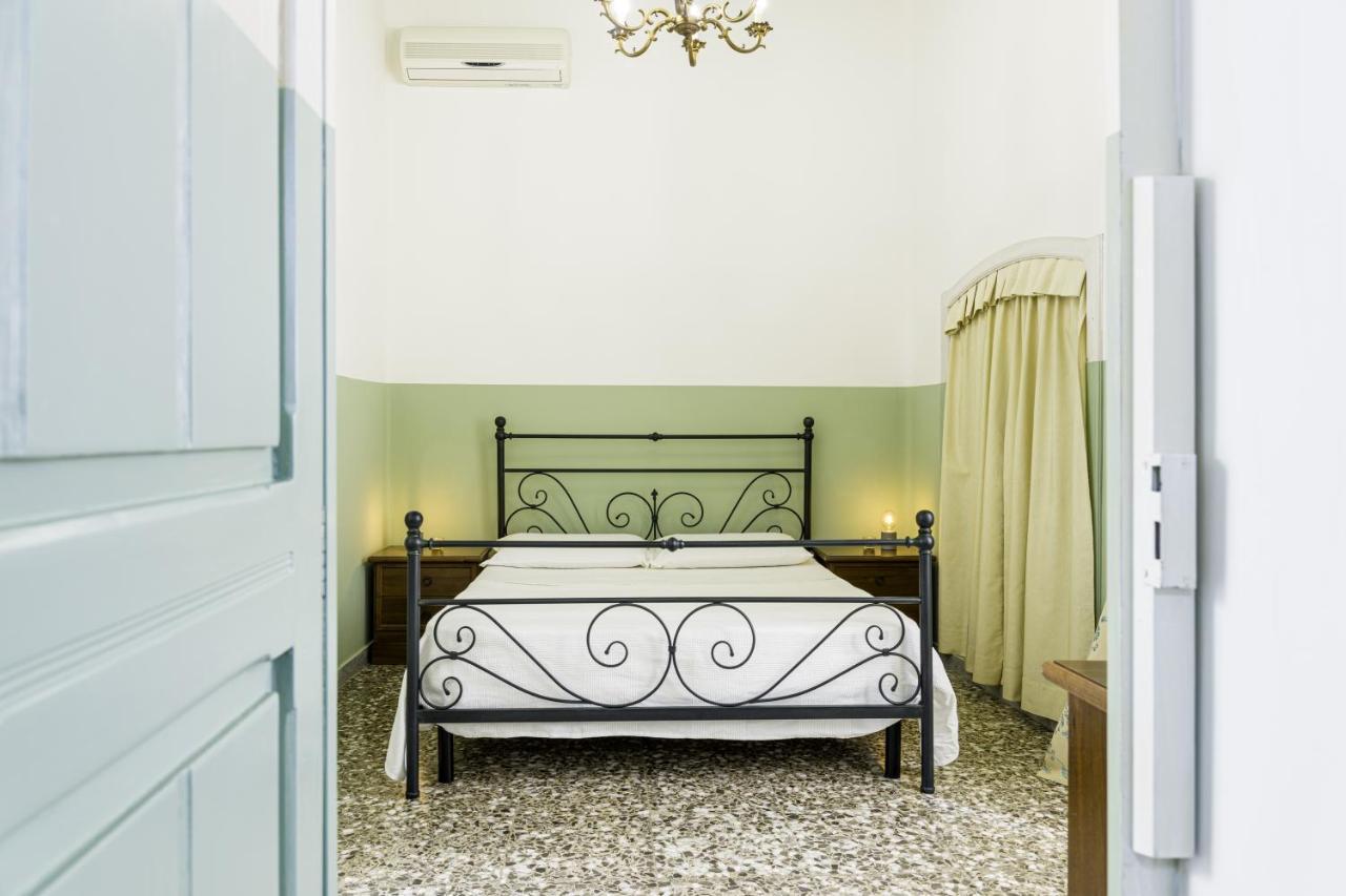 Palazzo Dante Bed & Breakfast Alliste Exterior photo
